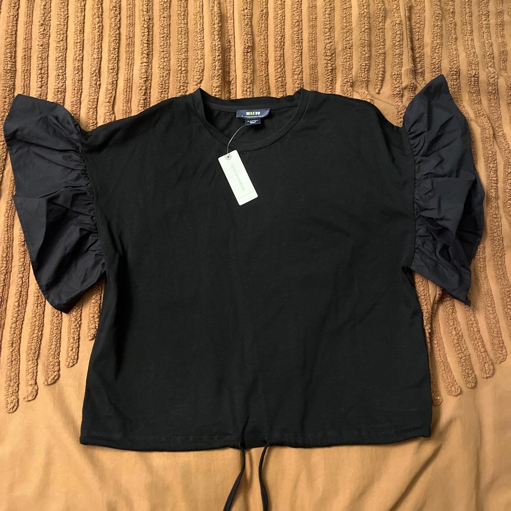 Black ruffle sleeve tee